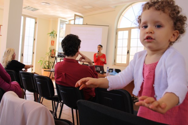 Àurea apoyando su mami en la ponencia del congreso. Foto Jose Gaya, Jesús Pobre (Alicante) 2015