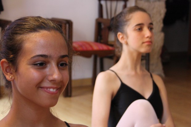 Alumnas 2014/2015 Nanny Alves Escola de dansa: Camila Carrió y Narmade Dekeisei. Foto: José Gaya 2015