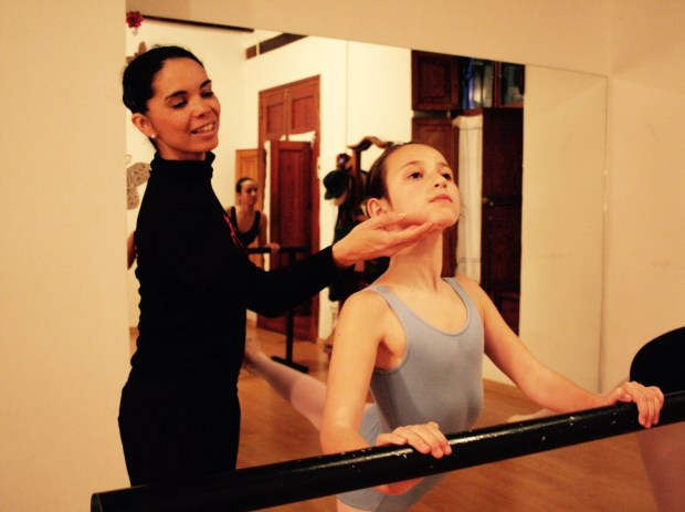 Maestra Nanny y Alumnas Nanny Alves Escola de Dansa. Foto: Francisco Gozon 2017