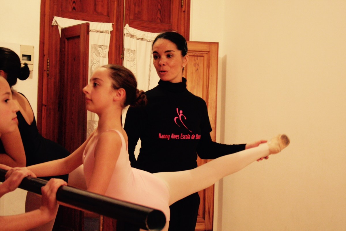 Maestra Nanny y Alumnas Nanny Alves Escola de Dansa. Foto: Francisco Gozon 2017